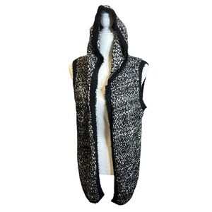 Almost Face short sleeve sweater vest black and white size large